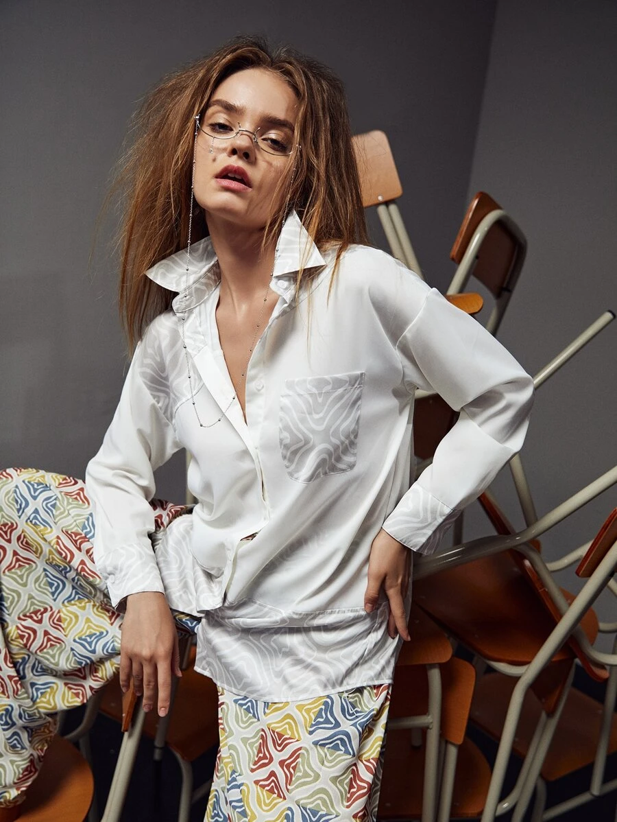 LATIKA 圖案印花落肩袖前口袋襯衫 - 彩色 - 查看 1