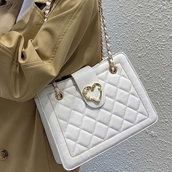 

Minimalist Quilted Chain Shoulder Bag, White