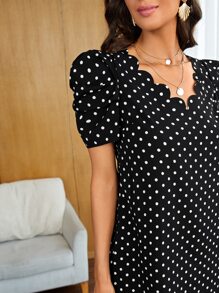 SHEIN Clasi 波卡圓點貝殼邊泡泡袖直筒洋裝 - 黑色 - 查看 4