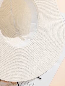 Sombrero de paja con diseño de lazo