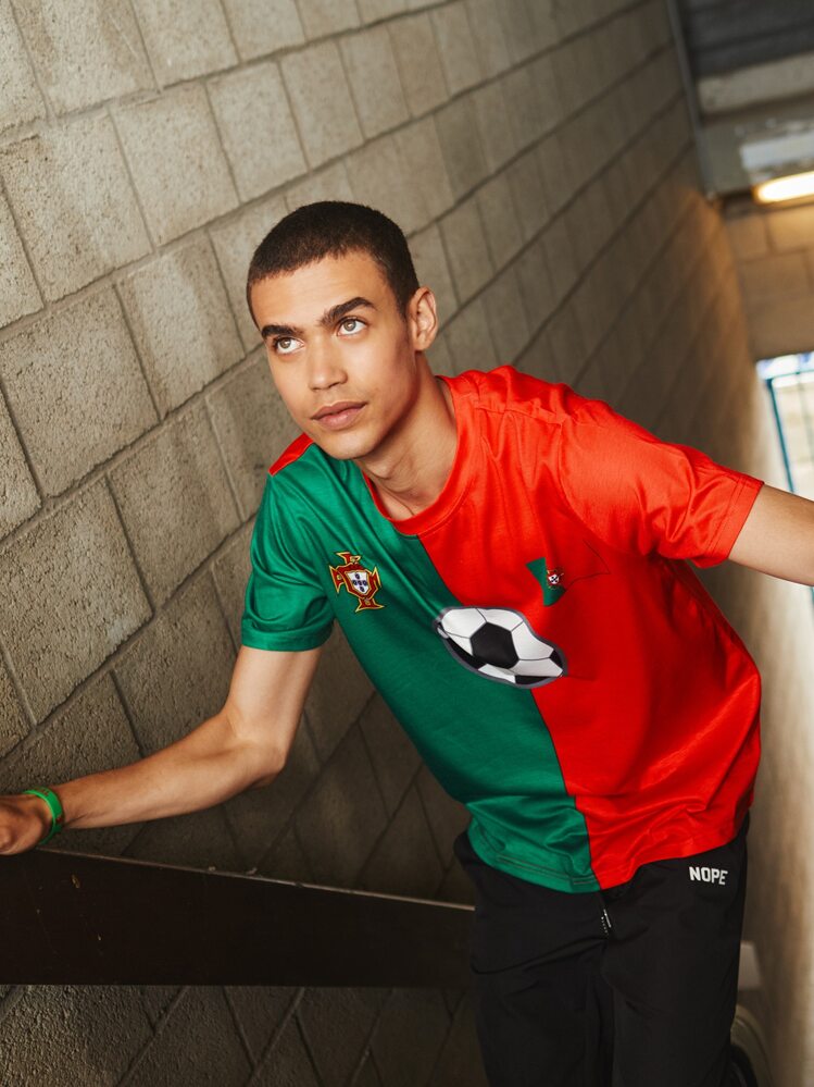 Manfinity 男士雙色足球印花足球球衣 - 彩色 - 查看 1