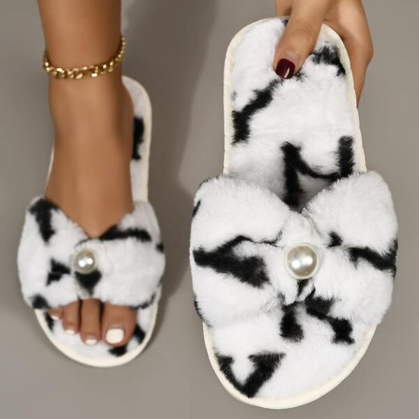 

Fluffy Faux Pearl Decor Graphic Slippers, Black and white