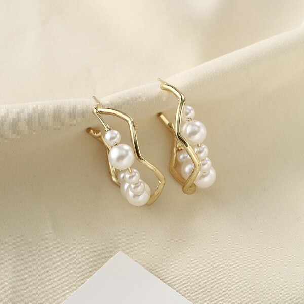 

Faux Pearl Decor Cuff Hoop Earrings, Gold