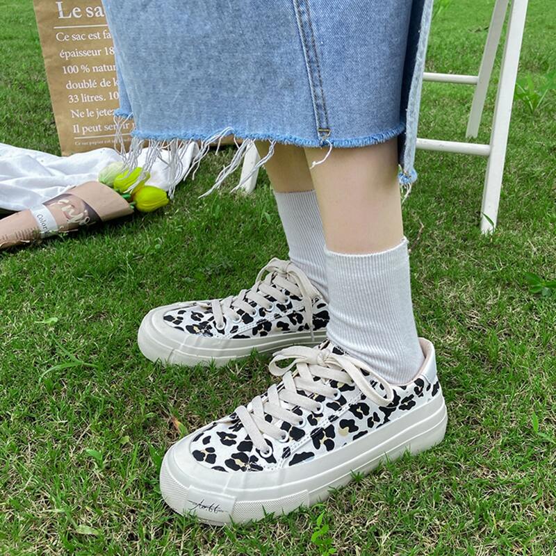 

Leopard Pattern Lace-up Front Skate Shoes, Black and white