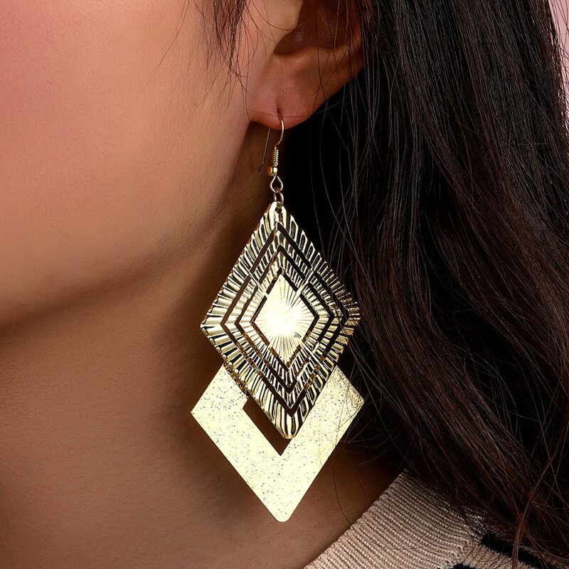 

Hollow Out Geo Drop Earrings, Gold