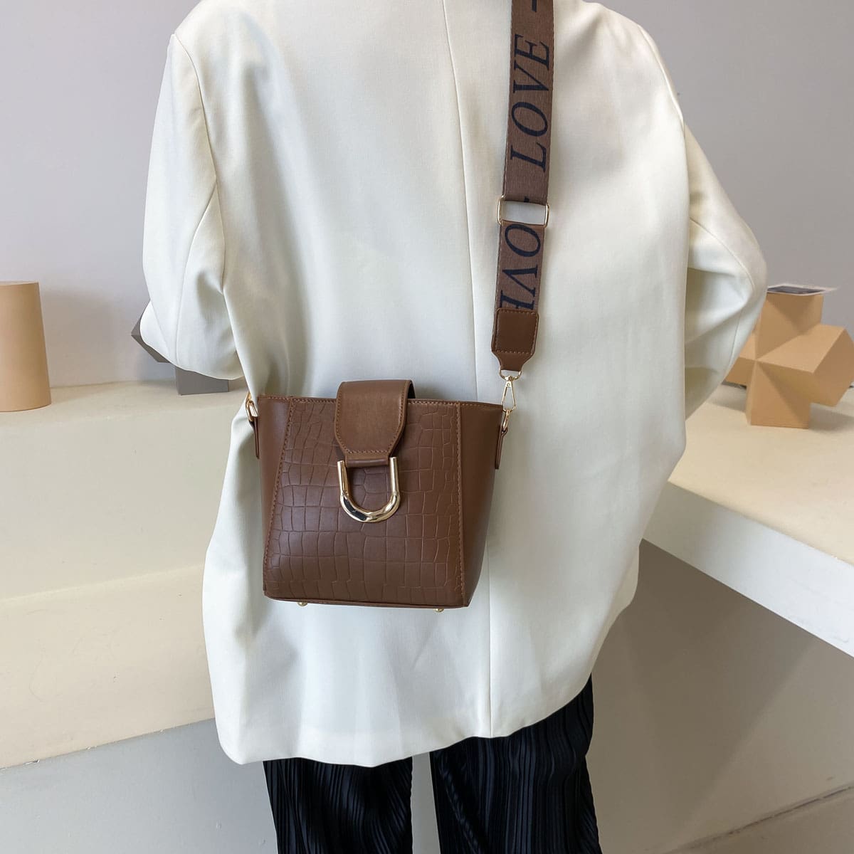 

Metal Decor Croc Embossed Crossbody Bag, Brown