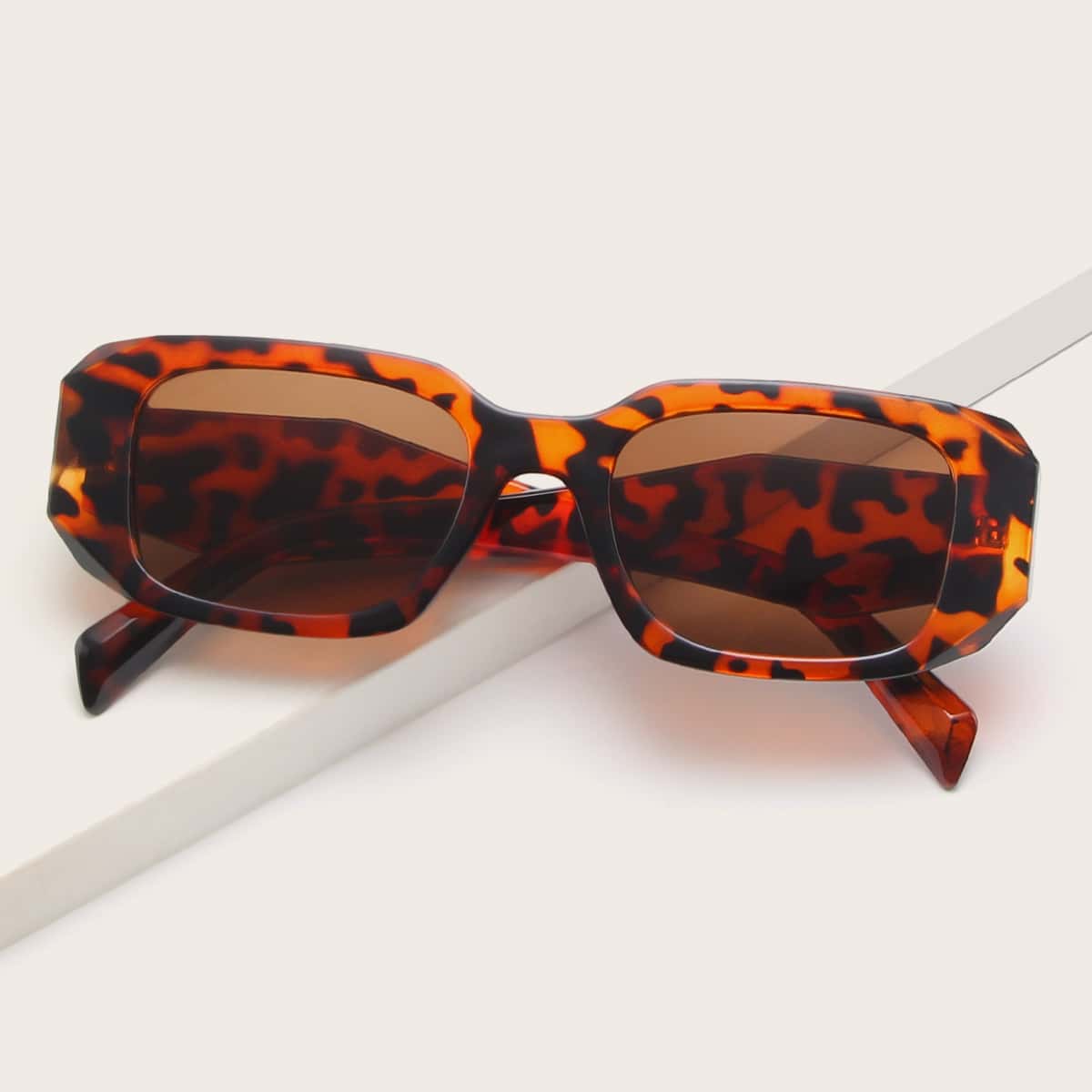 

Leopard Frame Sunglasses