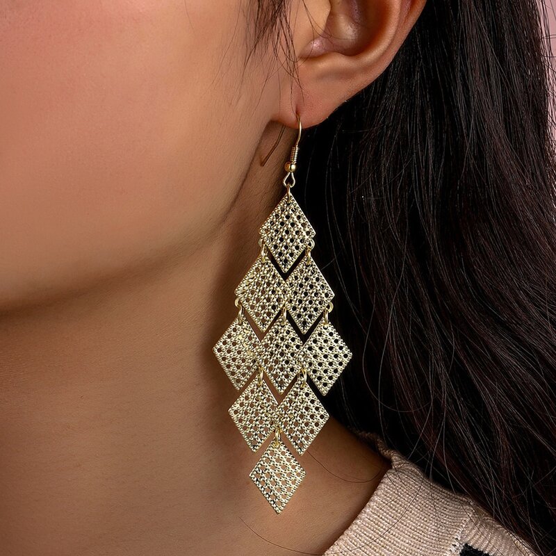 

Hollow Out Geo Drop Earrings, Gold