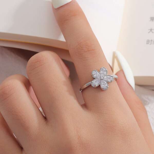 

Flower Decor Ring, Silver