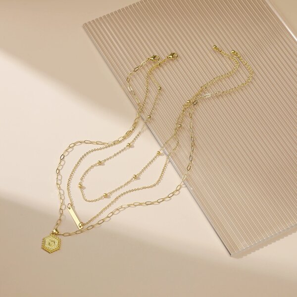 

2pcs Letter Engraved Geo Charm Necklace, Gold