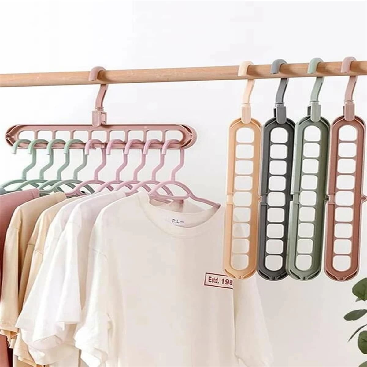 

1pc Random 9 Hole Hanger, Multicolor