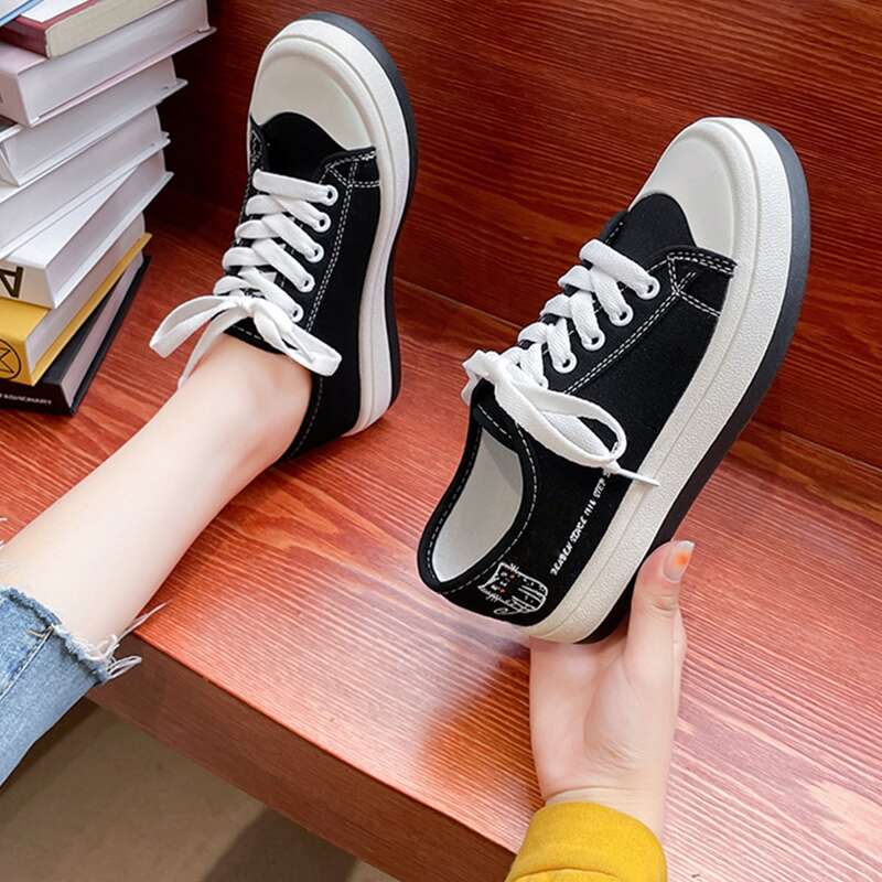 

Low-top Cartoon Embroidery Canvas Shoes, Black