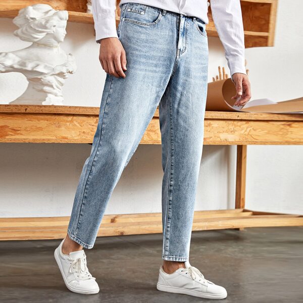 

Men Pocket Detail Washed Crop Jeans, Light wash