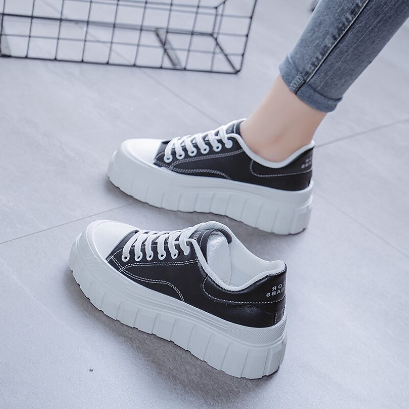 

Colorblock Lace Up Front Skate Shoes, Black