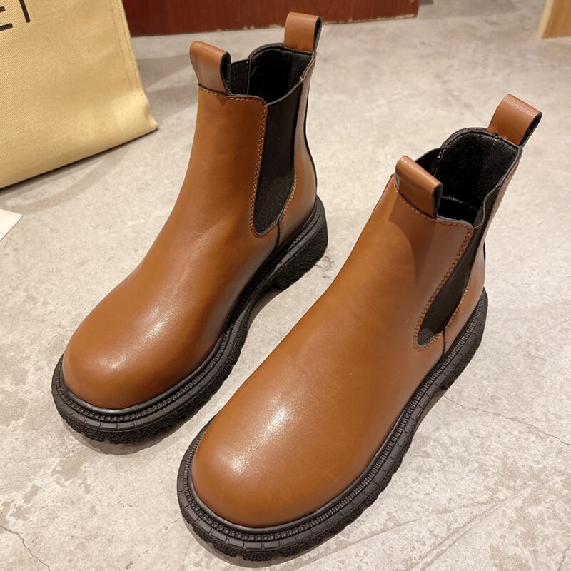 

Minimalist Chelsea Boots, Brown