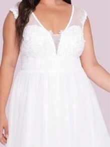 EVERPRETTY Plus Contrast Guipure Lace Mesh Wedding Dress - White - View 4
