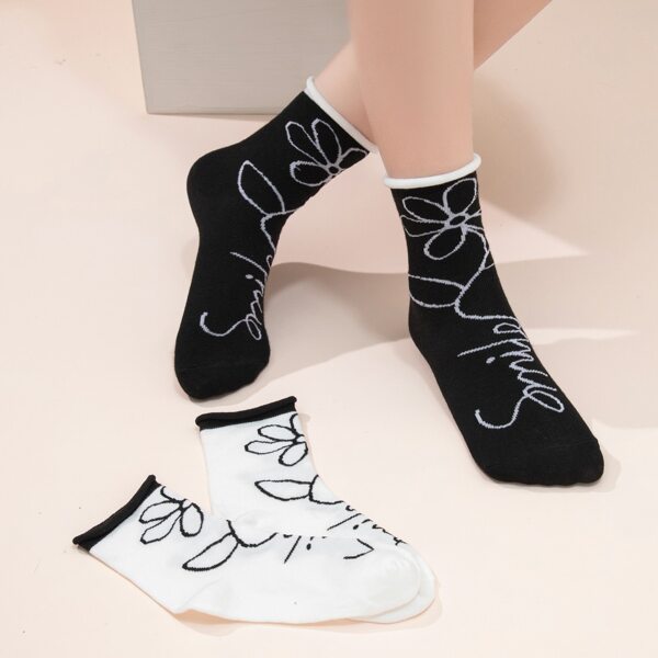 

2pairs Floral Print Socks, Black and white