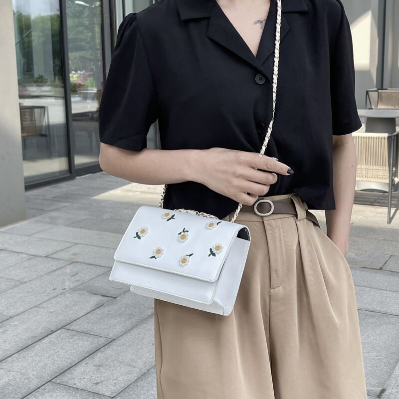 

Floral Pattern Flap Chain Bag, White