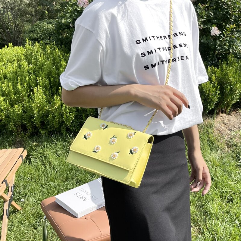 

Floral Pattern Flap Chain Bag, Yellow