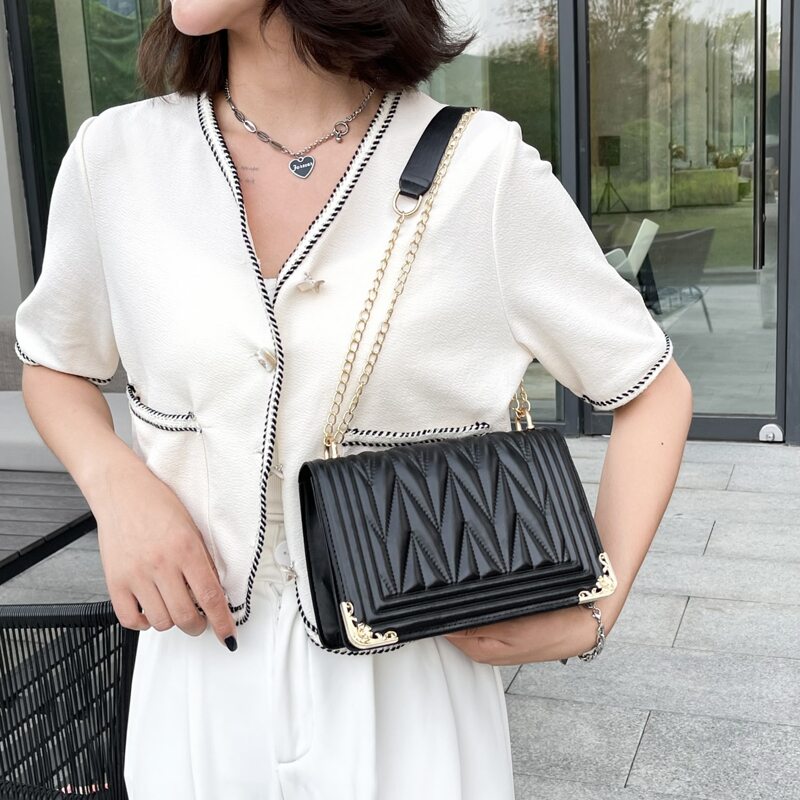 

Metal Decor Chevron Chain Bag, Black