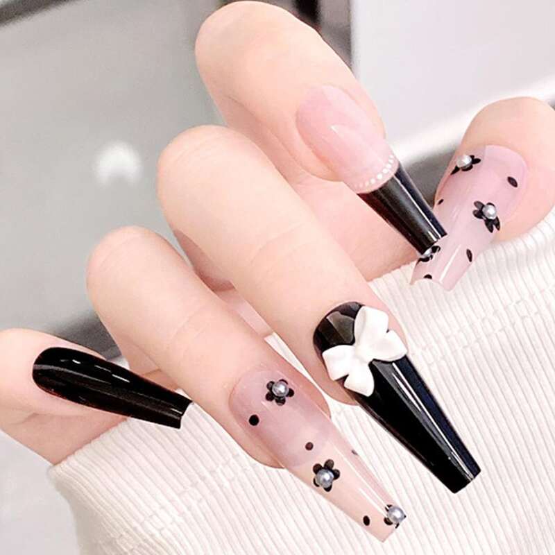 

24pcs Flower Pattern Fake Nail, Black