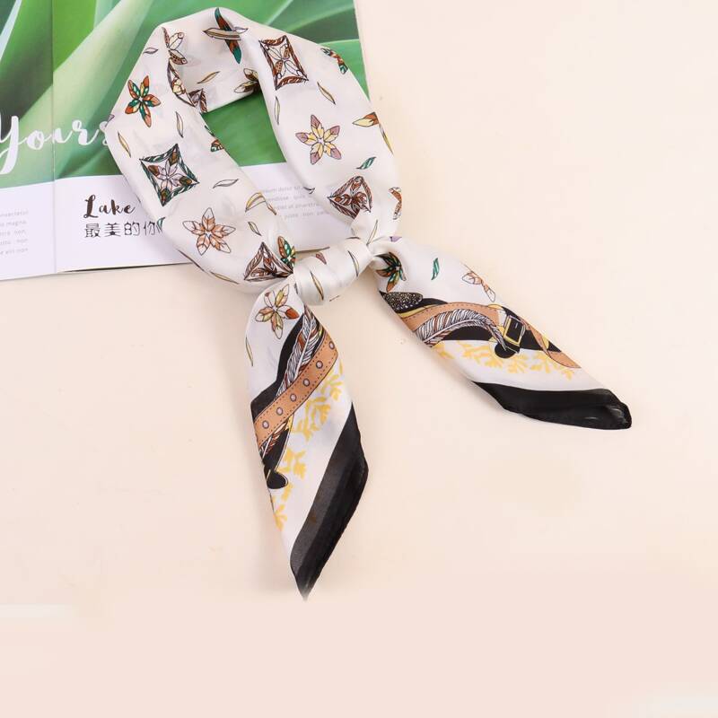 

Buckle Pattern Scarf, Multicolor