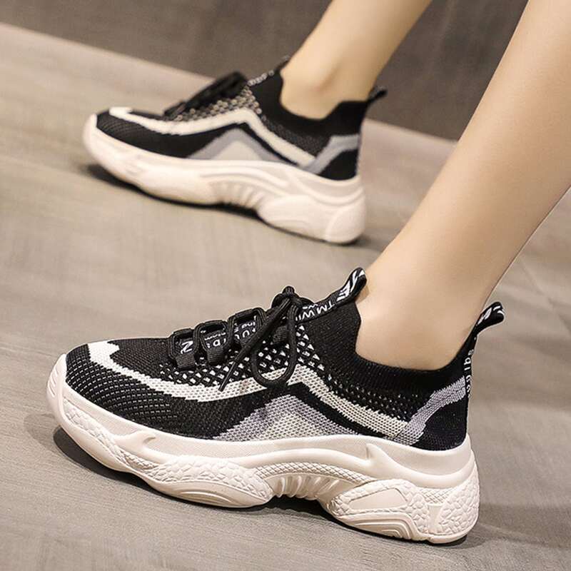 

Letter Graphic Mesh Panel Sports Shoes, Black