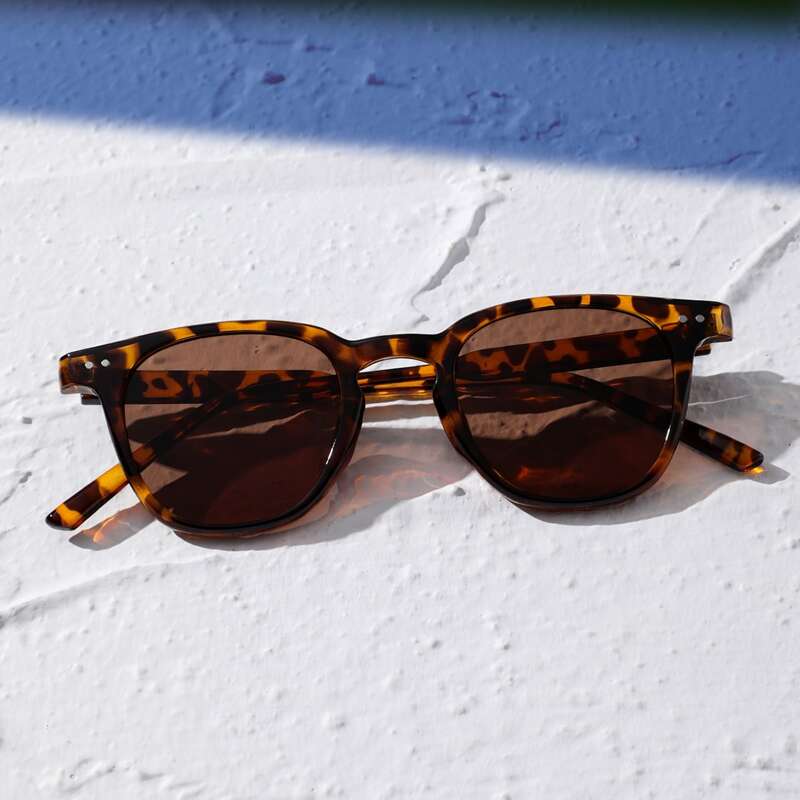 

Studded Decor Frame Sunglasses