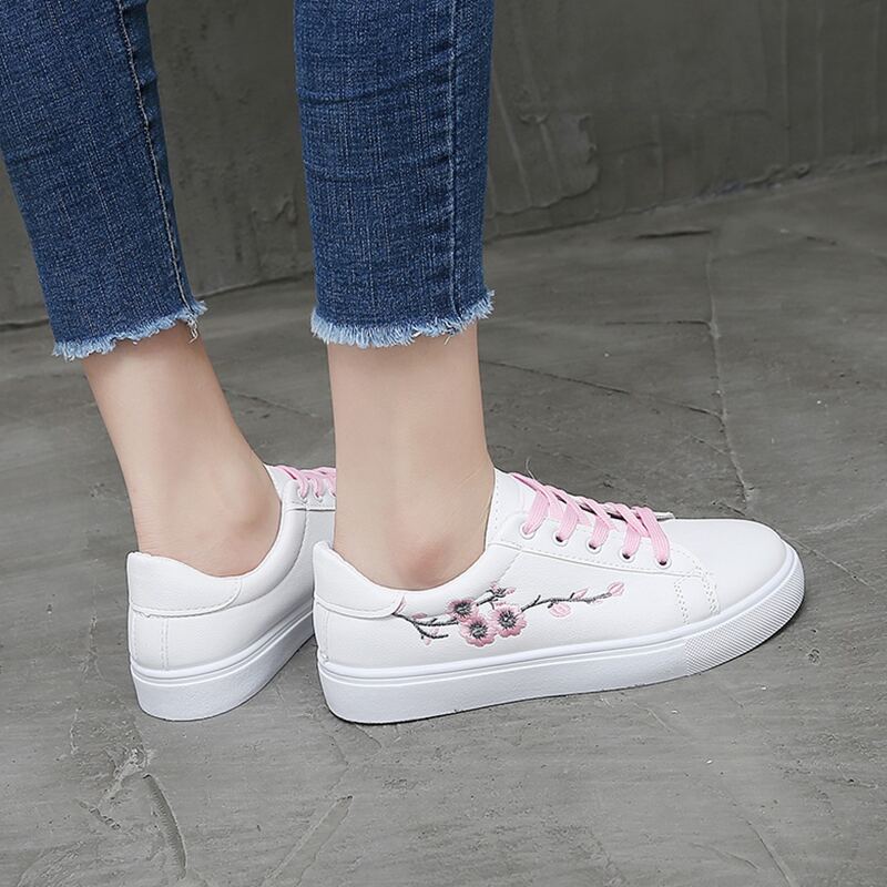 

Floral Embroidery Lace-up Front Skate Shoes, White
