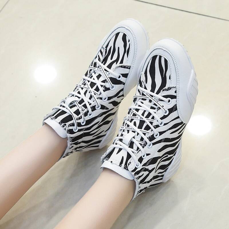 

High-top Zebra Striped Canvas Shoes, Black and white