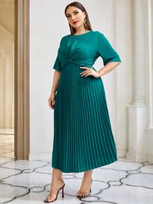 Modelyn Plus Twist Front Pleated Hem Dress - Green - View 4