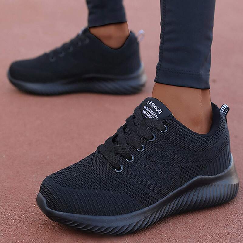 

Minimalist Lace-up Front Running Shoes, Black