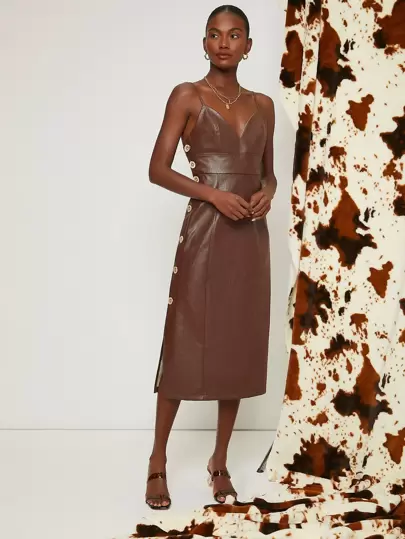 SHEIN 單排釦側露背PU皮革吊帶連衣裙