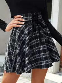 SHEIN EZwear 格子呢圖案前繫帶傘狀短裙 - 黑與白 - 查看 5