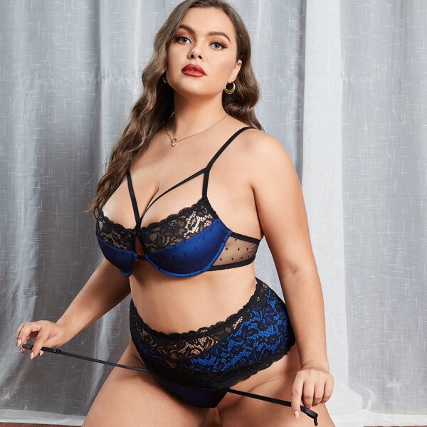 

Plus Floral Lace Underwire Garter Lingerie Set, Multicolor