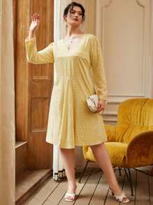 SHEIN Unity 大碼雙色格子V領三角布下擺連衣裙 - 黃色 - 查看 3