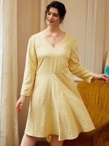 SHEIN Unity 大碼雙色格子V領三角布下擺連衣裙 - 黃色 - 查看 4