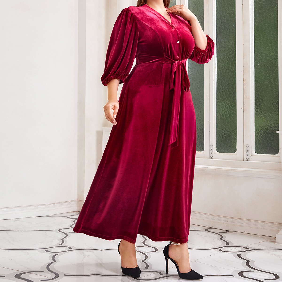 размера плюс Платье с рукавами-фонариками на пуговицах с поясом из бархата