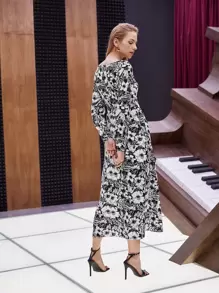 SHEIN VCAY Floral Print Sweetheart Neck Split Thigh Dress - Black and White - View 2