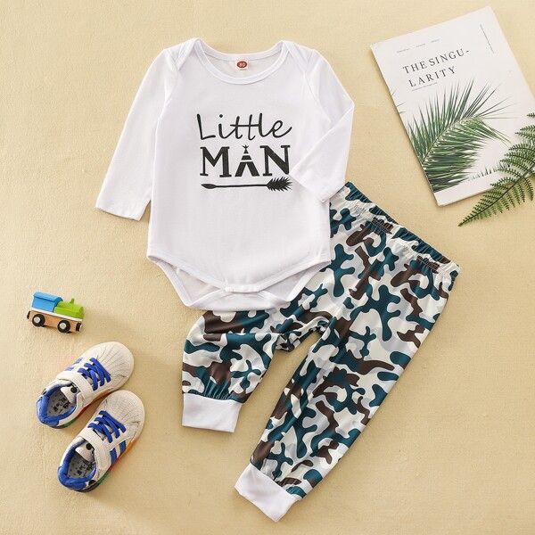 

Baby Arrow And Letter Graphic Bodysuit & Camo Print Sweatpants, Multicolor
