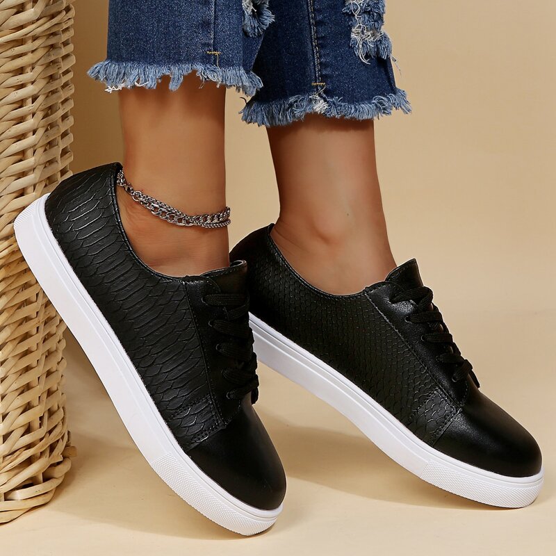 

Minimalist Skate Shoes, Black