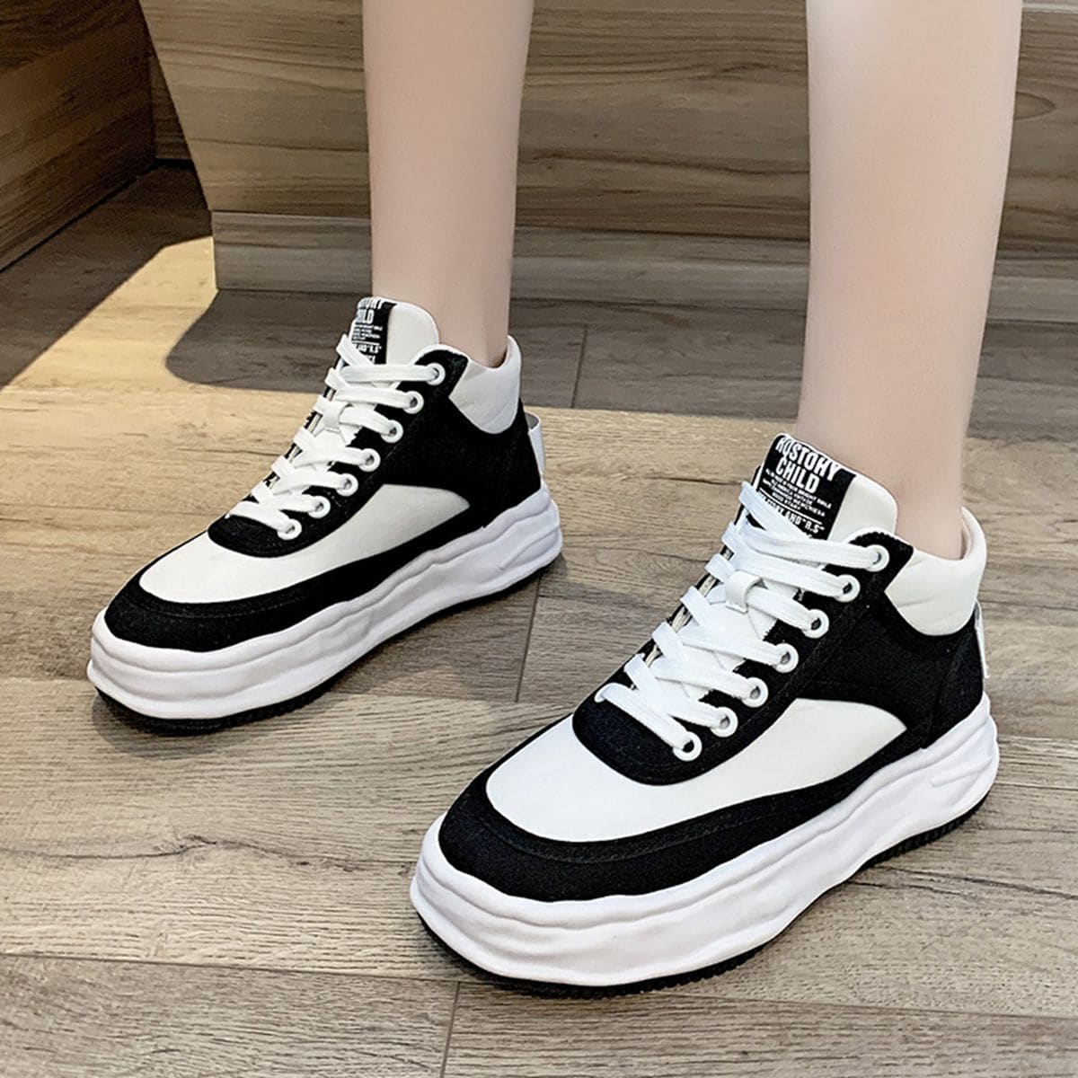 

Colorblock Skate Shoes, Black and white