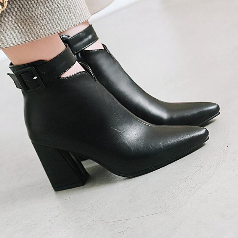 

Minimalist Buckle Decor Chunky Heeled Ankle Boots, Black