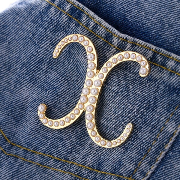 

Faux Pearl Letter Decor Brooch, Gold