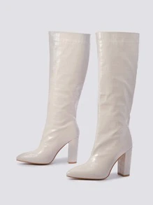 时尚搭配，女士尖头粗跟过膝长靴，宽腿过膝长靴，石纹图案，秋冬季，派对装扮