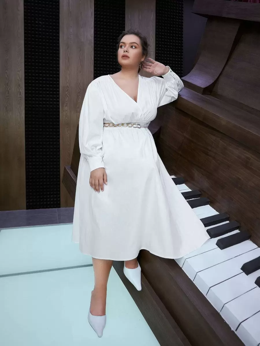 SHEIN 大碼交疊領腰部打褶連衣裙 - 白色 - 查看 1