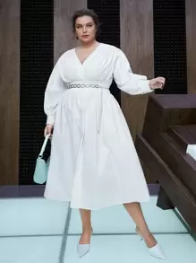 SHEIN 大碼交疊領腰部打褶連衣裙 - 白色 - 查看 2