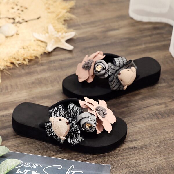 

Girls Floral Appliques Doll Decor Slides, Multicolor
