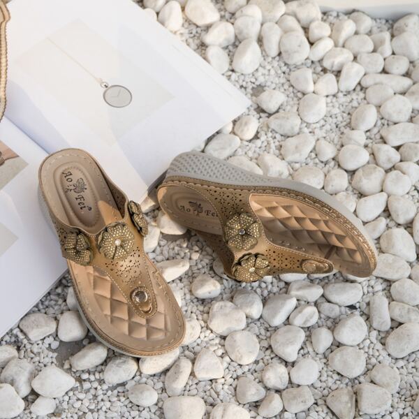 

Appliques Decor Wedge Thong Sandals, Brown