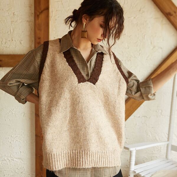 

Contrast Binding Rib-knit Top, Apricot